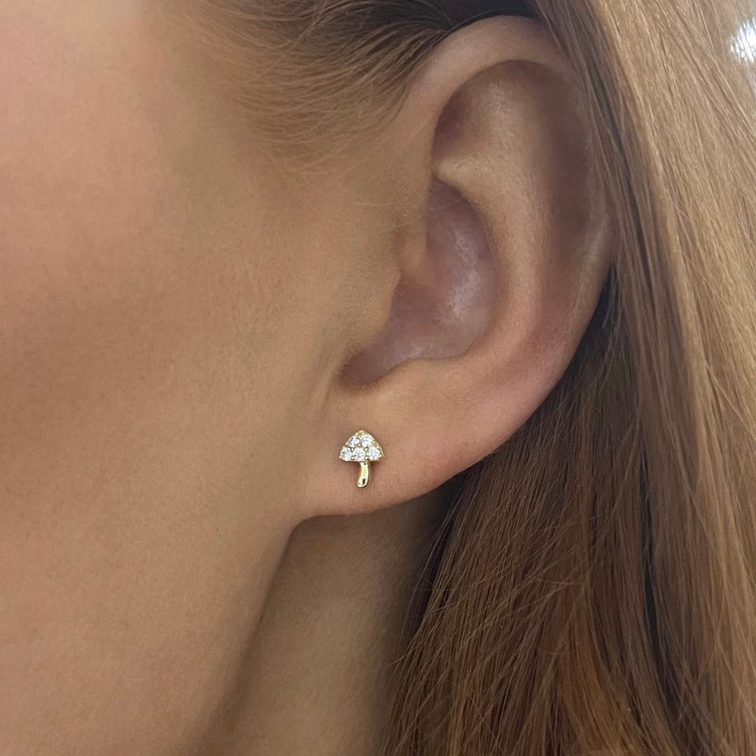 Her gold diamond stud 2025 earrings