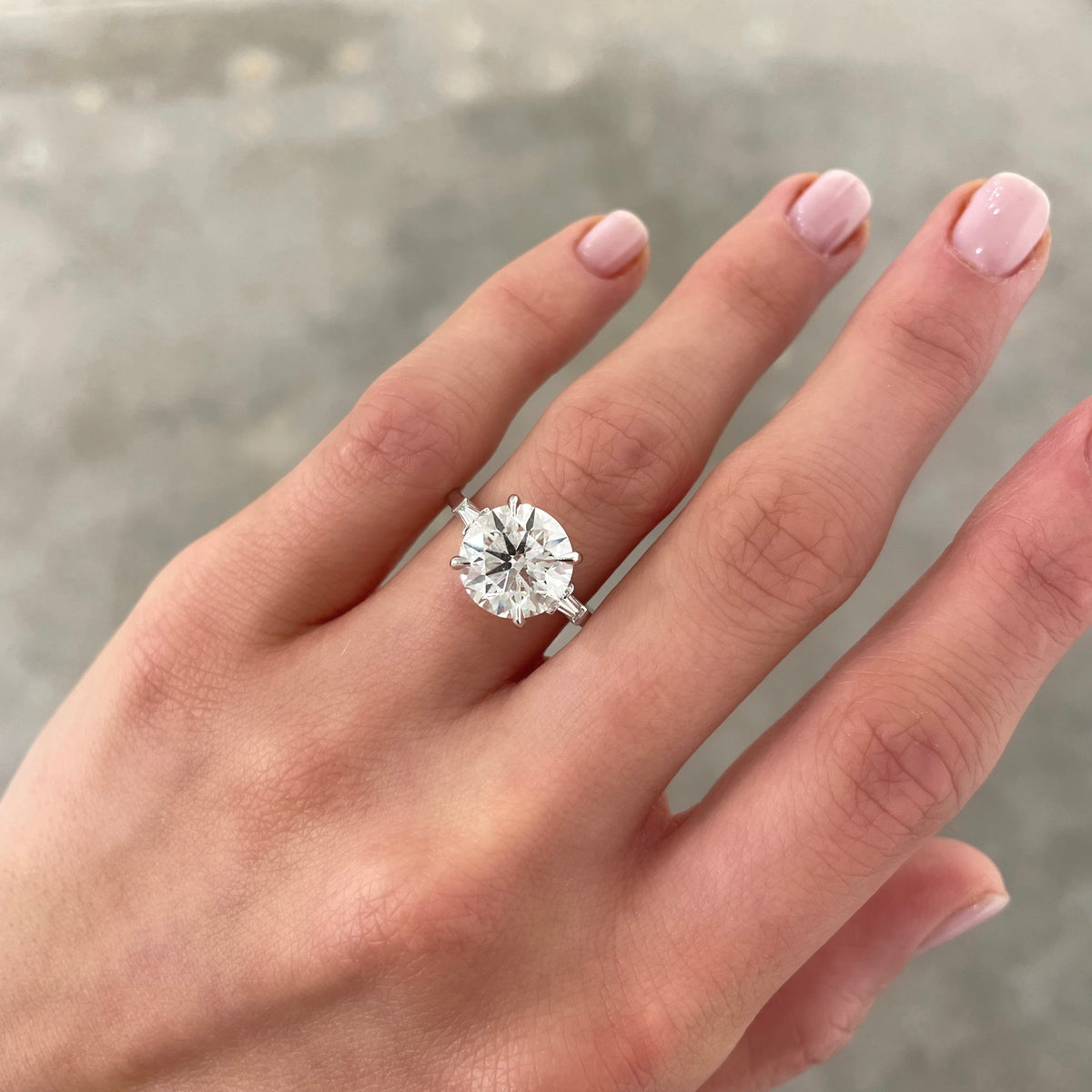Rectangular Lab Diamond 4 Ct 4.01ct Round Brilliant Lab Grown Diamond With Tapered Baguettes – RWFJ