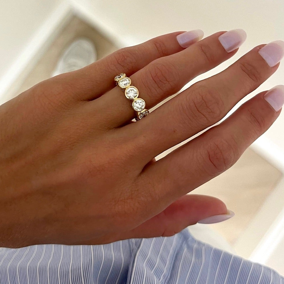 Bixi Bezel Diamond Band 