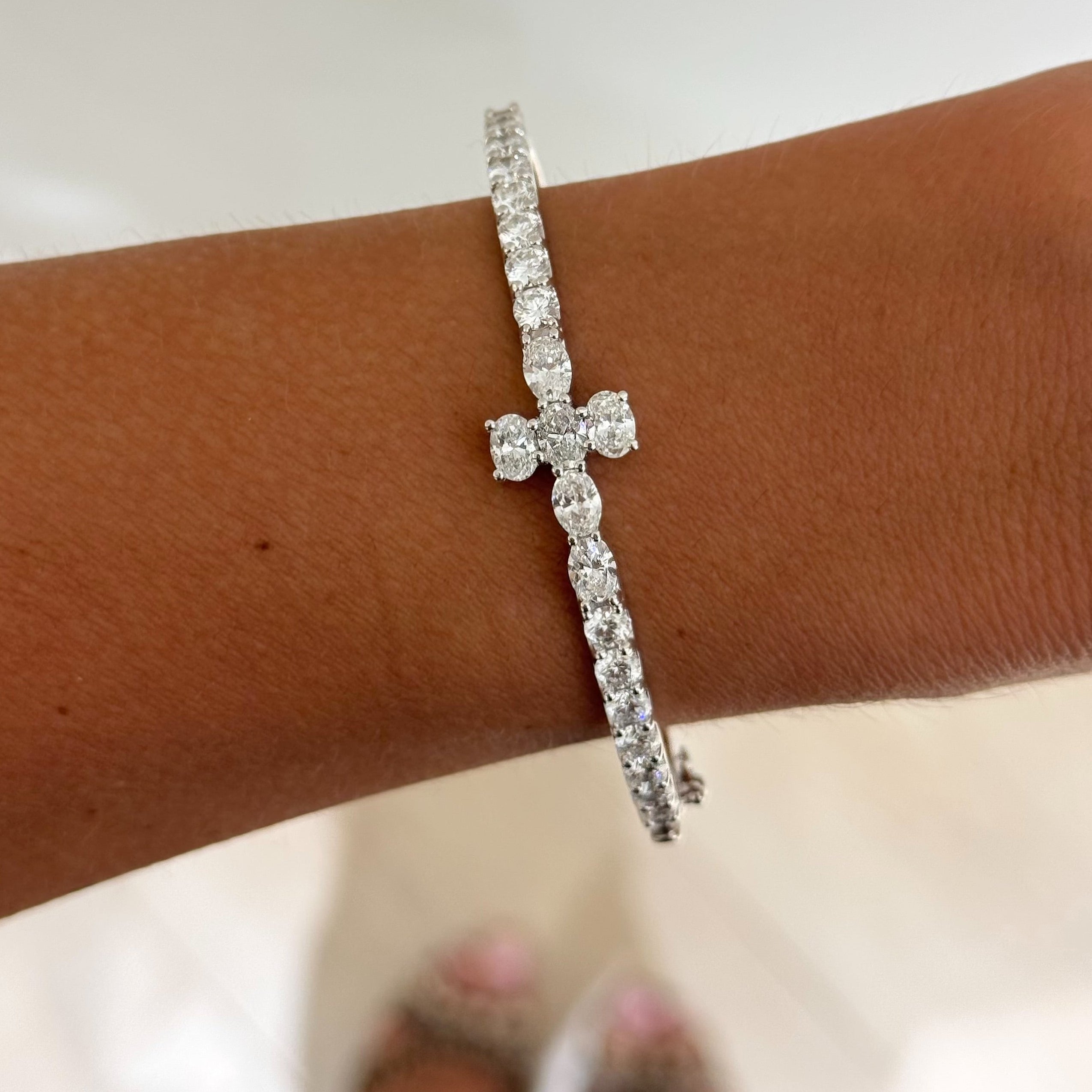 Petite Kirk Oval & Round Diamond Cross Bangle 4.65 ctw – RWFJ