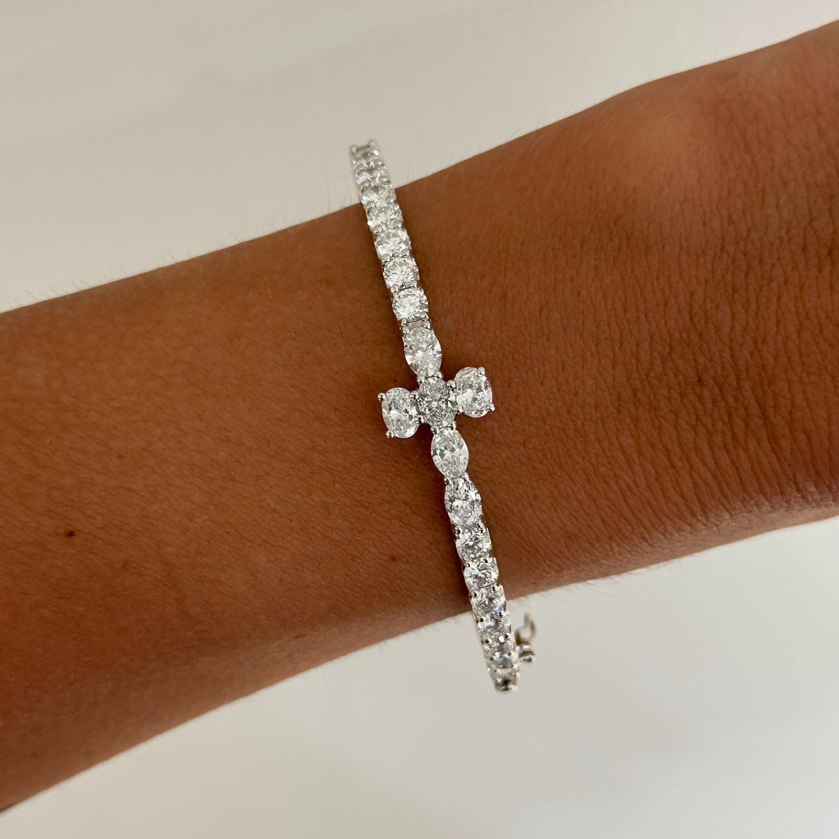 Kirk Oval & Round Diamond Cross Bangle