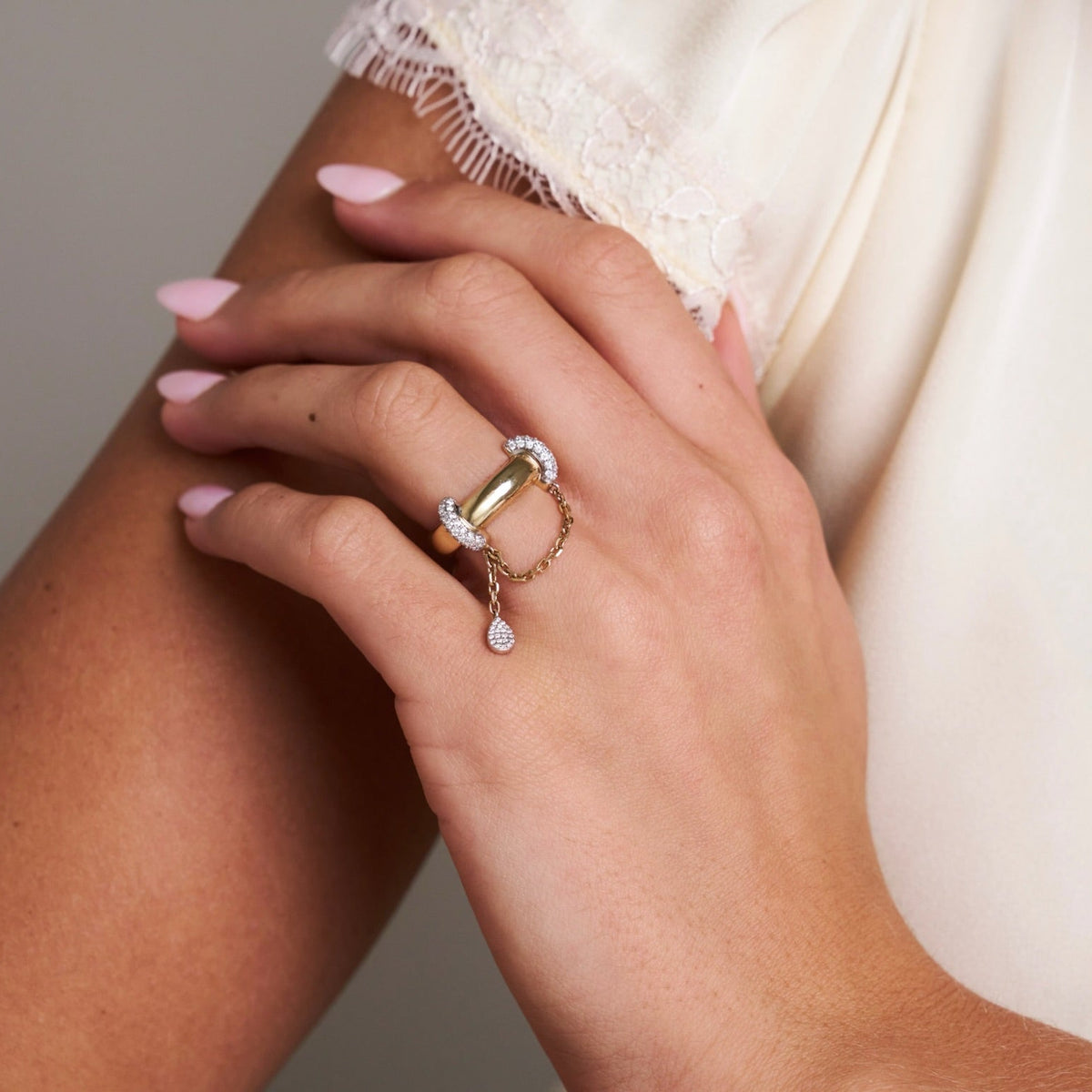 Darian Chain Detail Ring dangling 