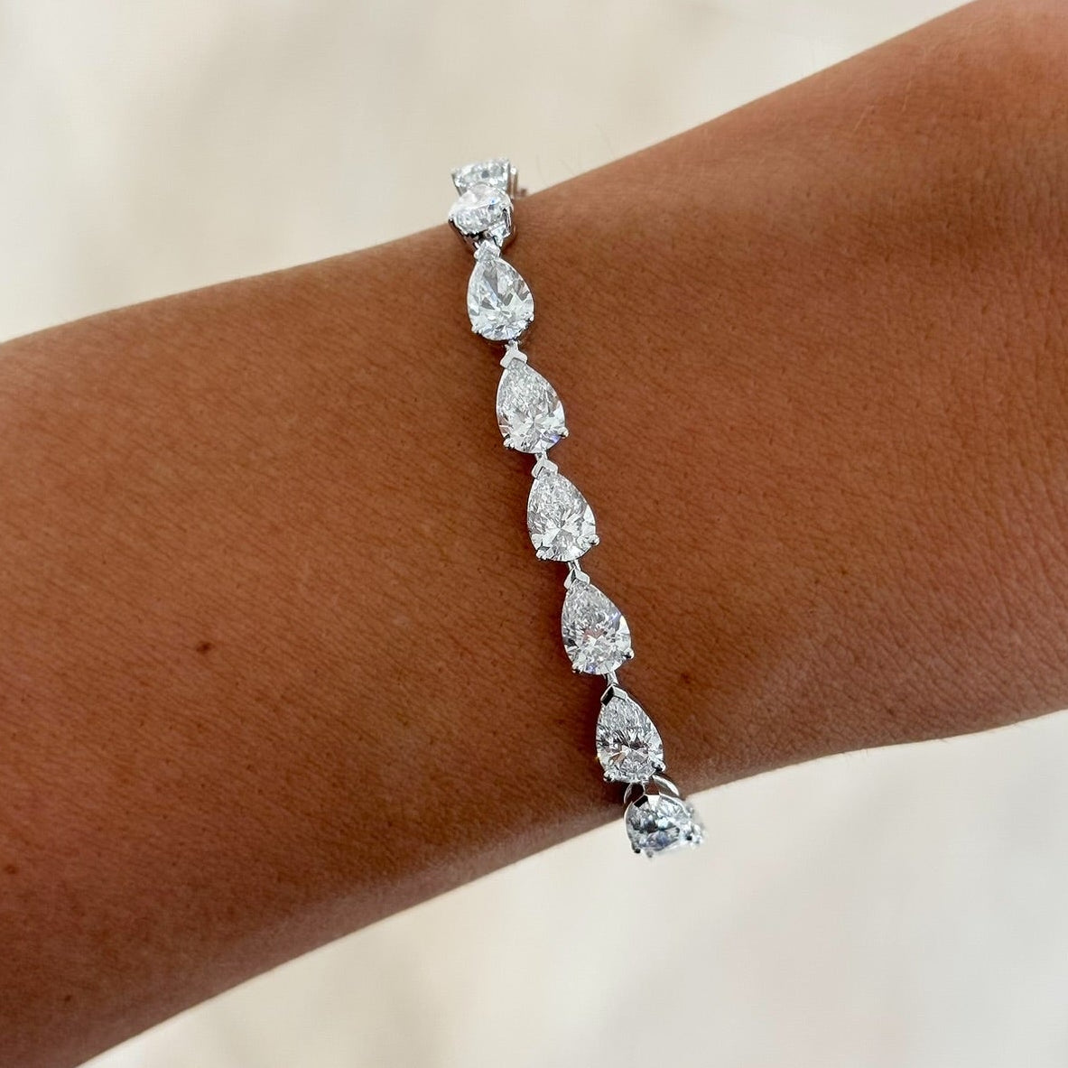 Everette Chasing Pears Diamond Tennis Bracelet WG