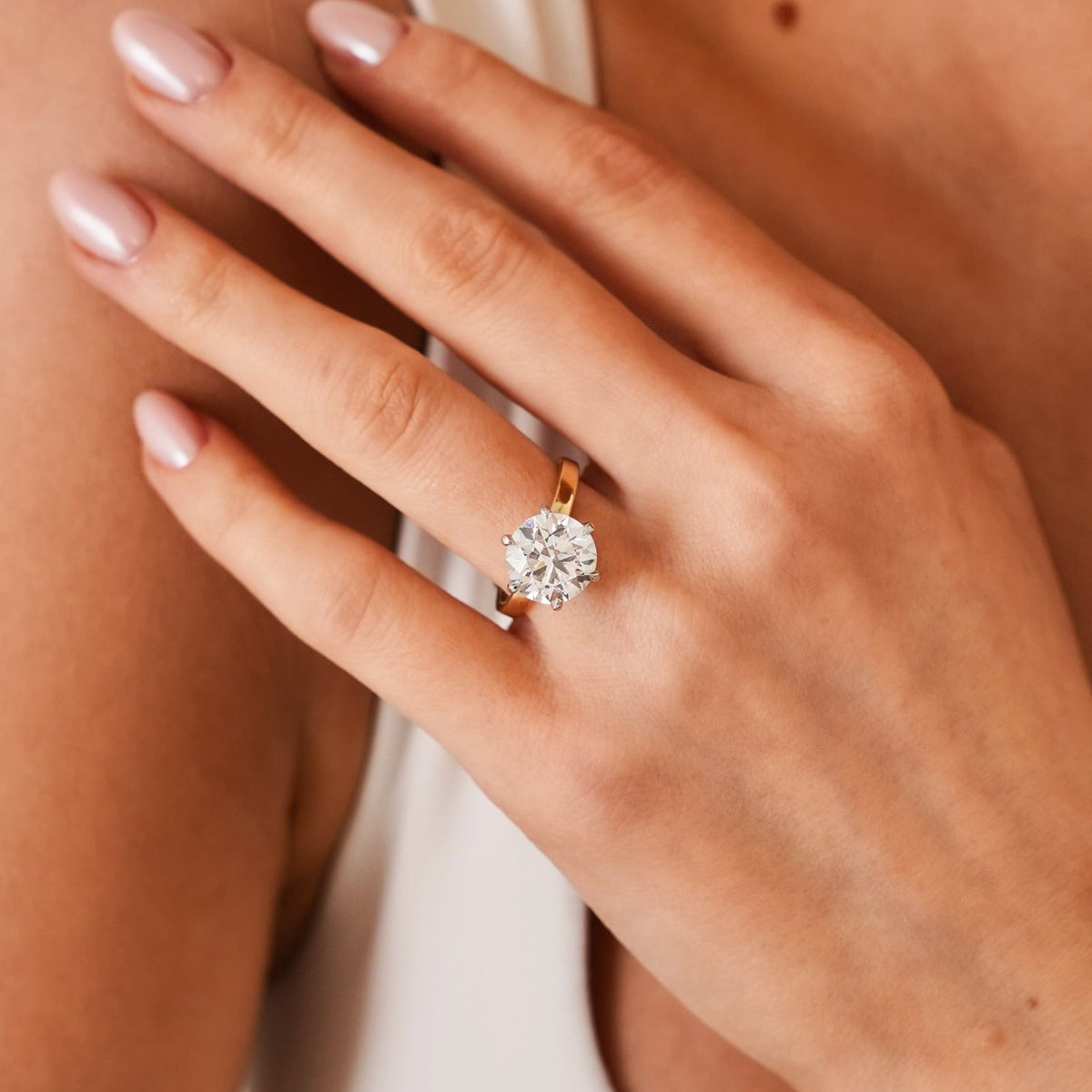 4.00ct Lab Grown Round Brilliant Diamond in a 2.5mm Flat Solitaire Setting with Hidden Halo