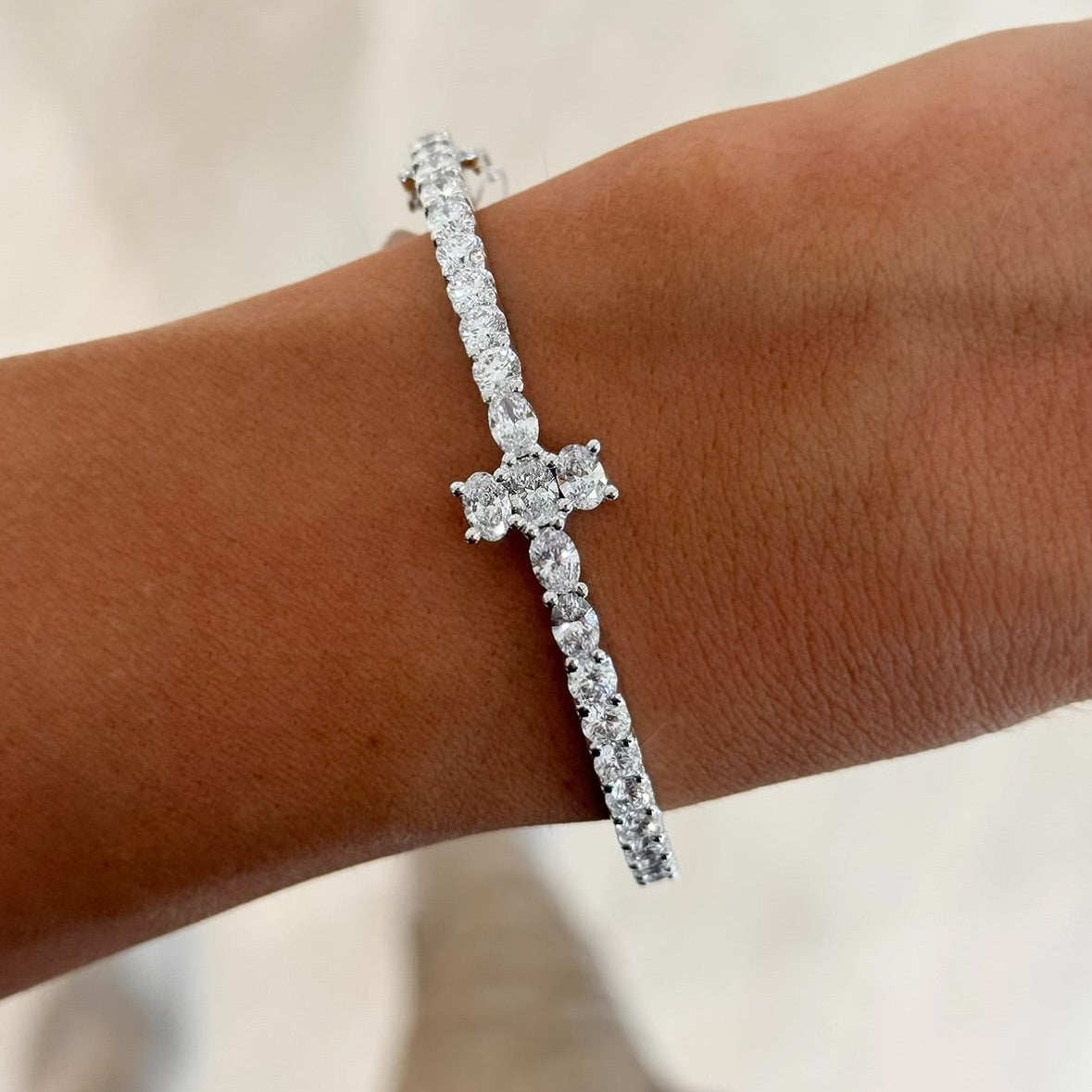 Petite Kirk Oval & Round Diamond Cross Bangle 4.65 ctw – RWFJ