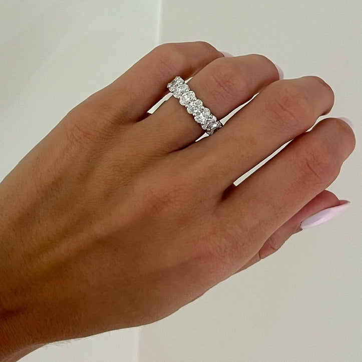 Scalloped Oval Diamond Band 2.05 ctw