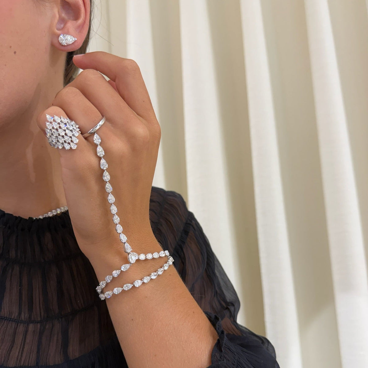 WG Chandelier pear ring 