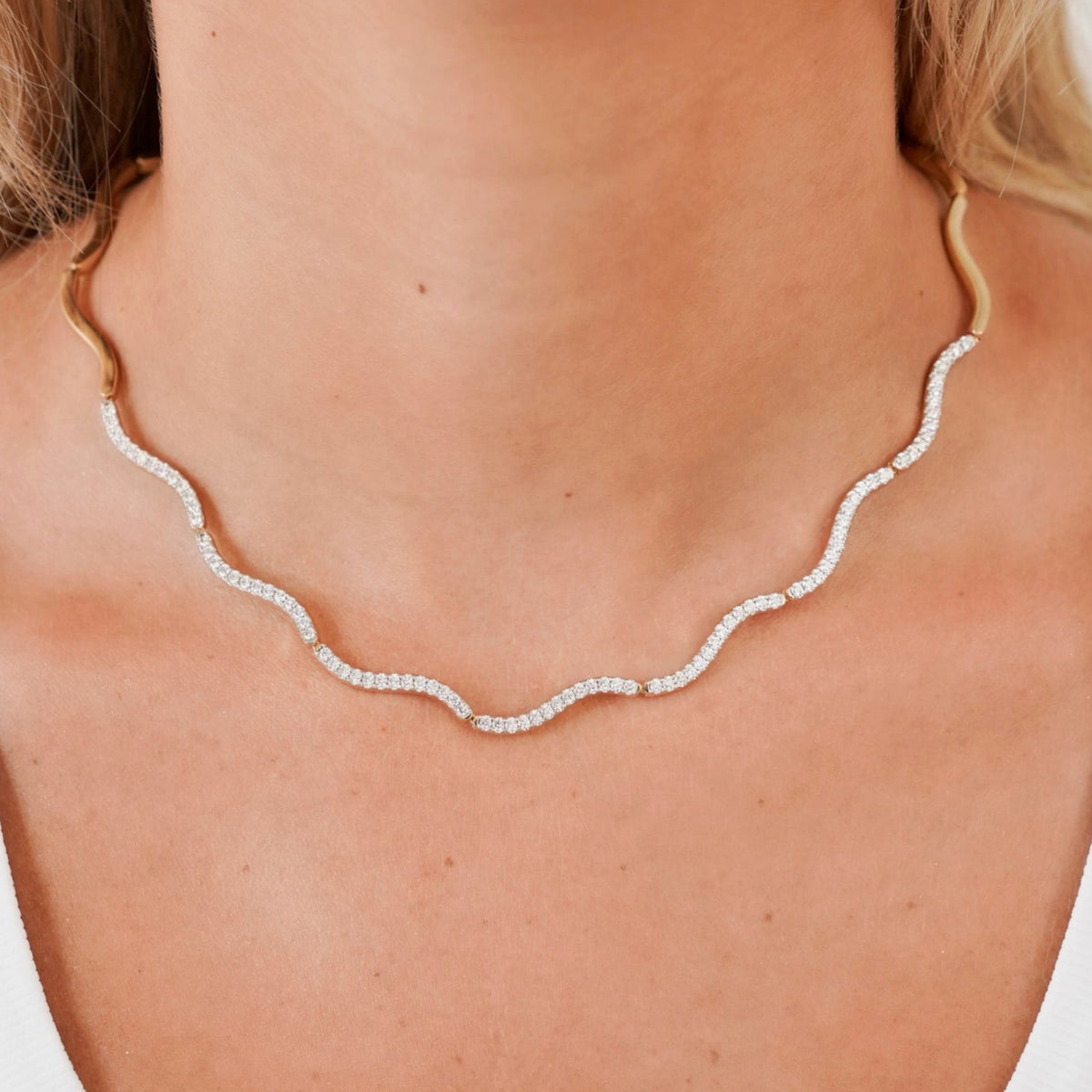 Welle Wavy Adjustable Collar Necklace