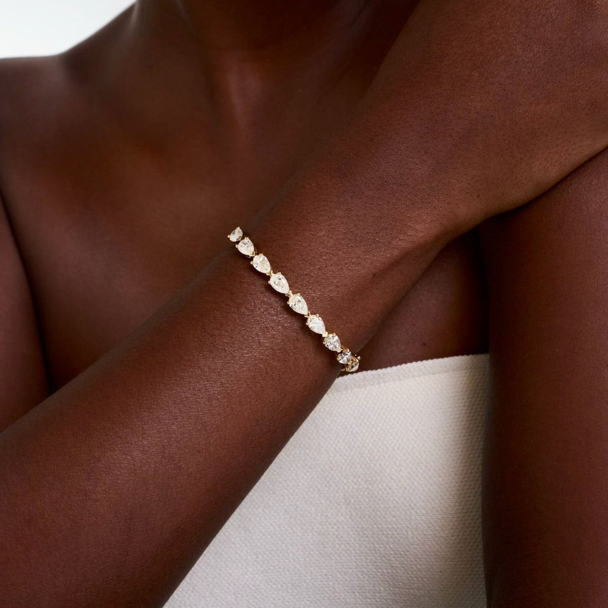 everette chasing pears YG bangle
