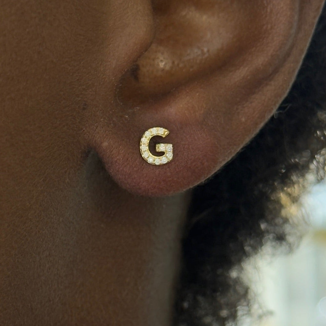 initial studs G