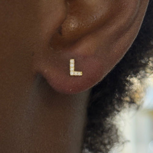 initial studs L
