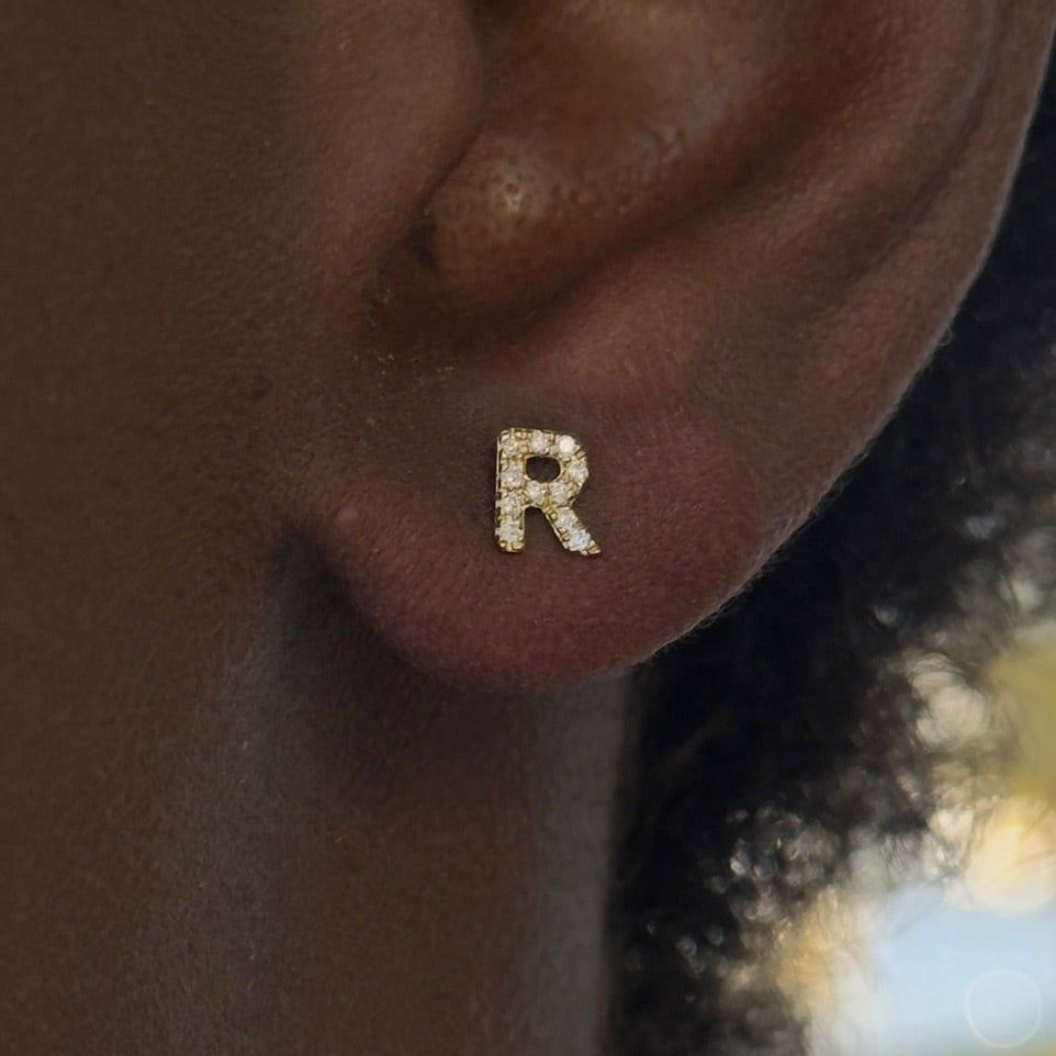 initial studs R