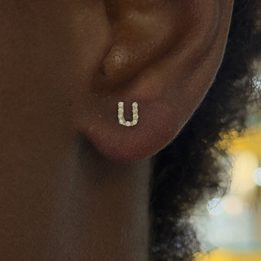 initial studs U