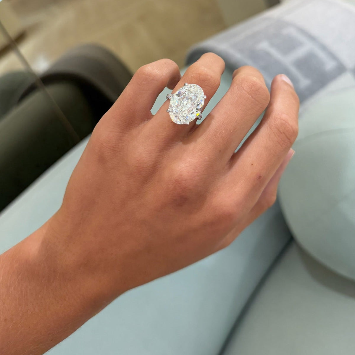 13.25ct Lab Grown Oval Diamond in a Pavé Split Shank