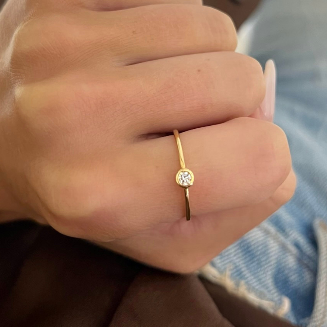 Single small diamond top ring